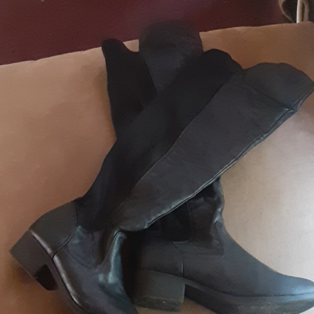 Boots - Picture 3 of 4